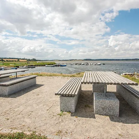 Nyaraló 3 Bedroom Beautiful In Hejls