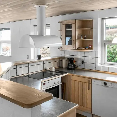 3 Bedroom Beautiful In Hejls