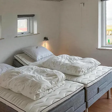 3 Bedroom Beautiful In Hébergement de vacances Hejls