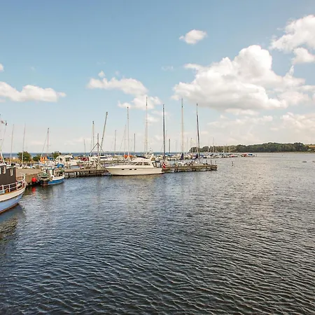 3 Bedroom Beautiful In Hejls