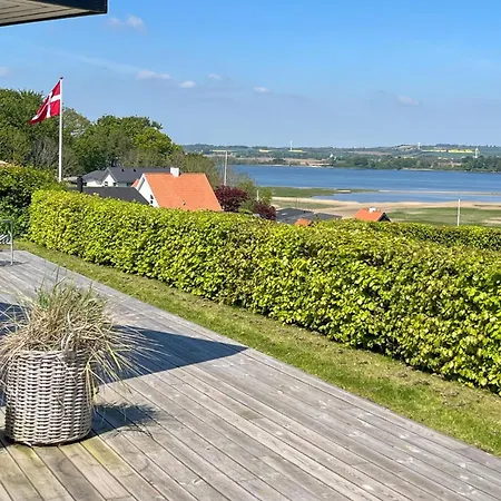 Nyaraló 3 Bedroom Beautiful In